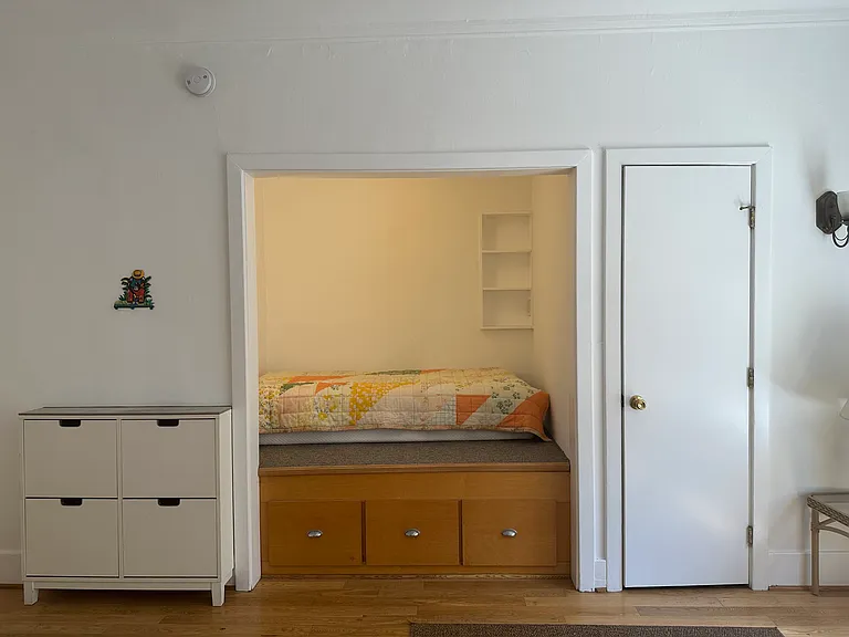 Nadine Apartments — Photo 12