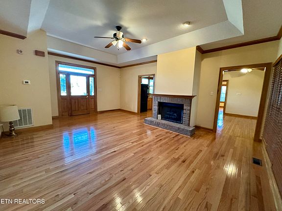 4th image of 149 Columbus Dr