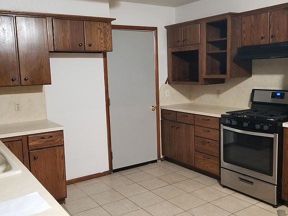 3rd image of 301 Howard Dr