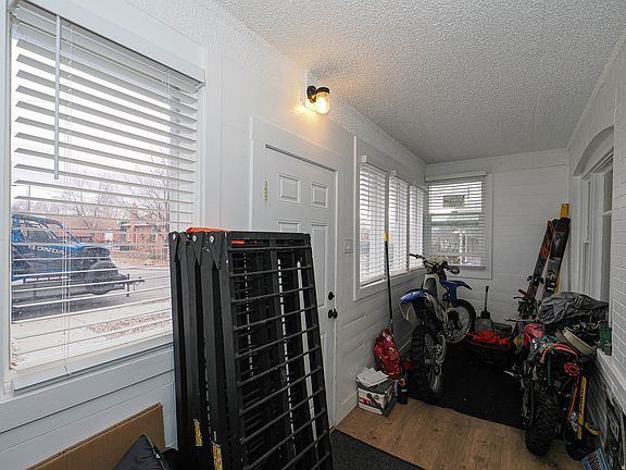 4th image of 620 W 2nd Ave