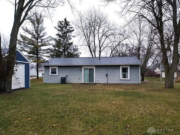 4th image of 102 Topsfield Farm Cir