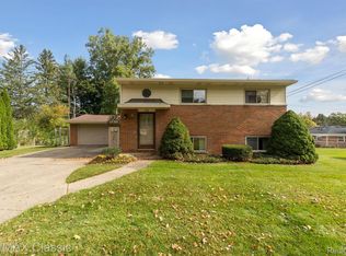 710 Panorama Dr, Milford, MI 48381