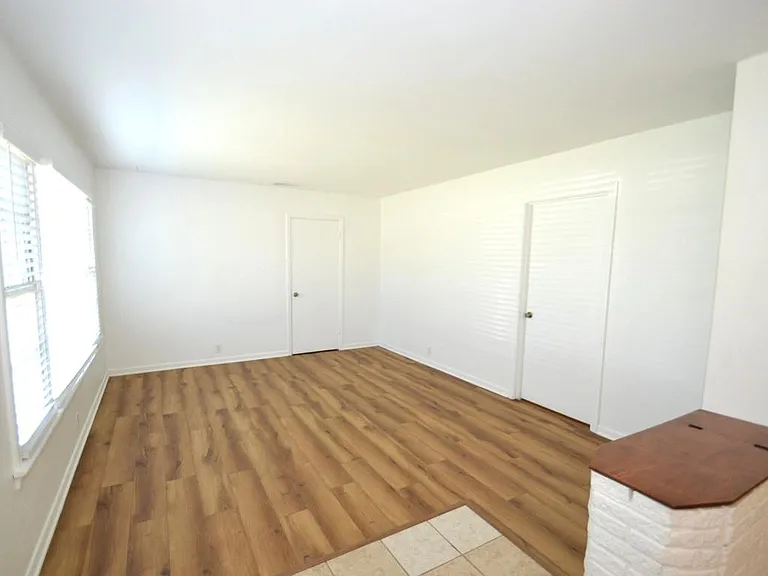 1211 Ridgemont Dr — Photo 2