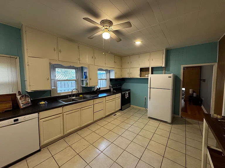 204 E Main St — Photo 13
