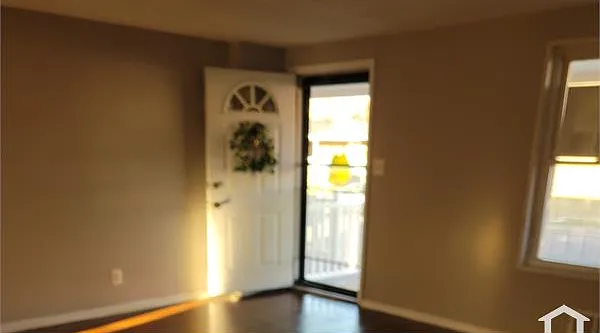 1115 Foxwood Ln — Photo 3