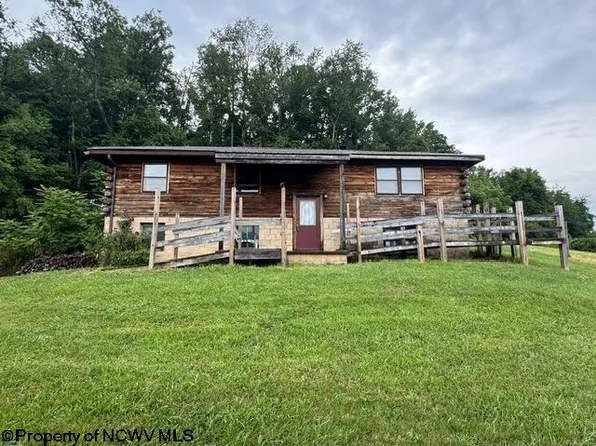 1416 Point Marion Rd, Morgantown, WV 26508