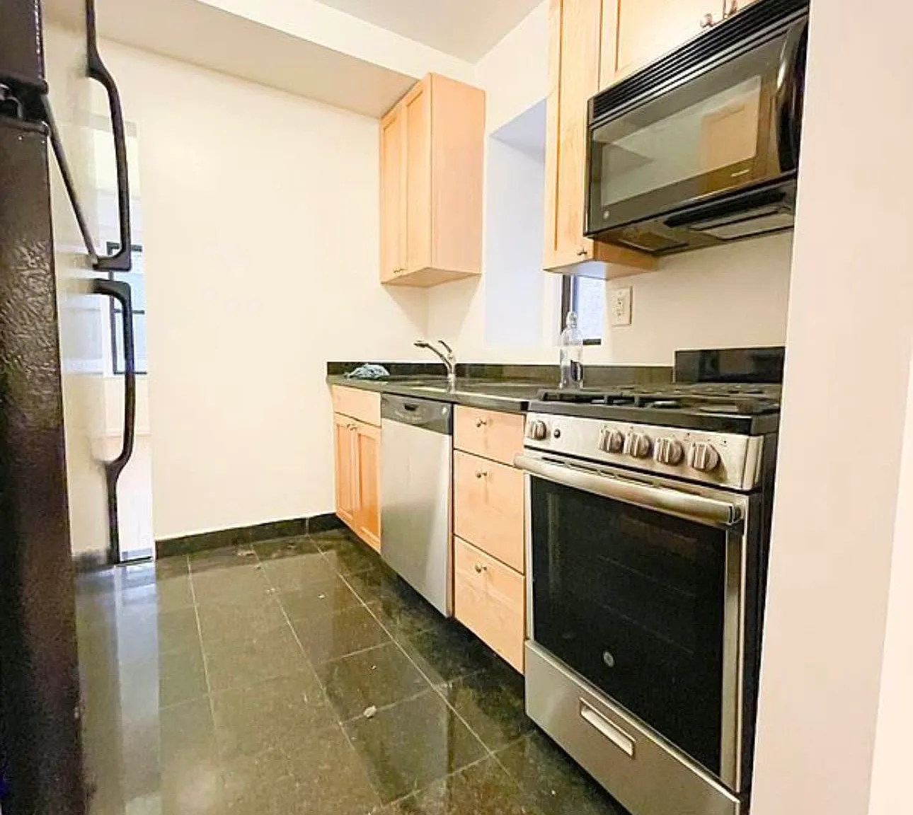 152 East 84th Street — Photo 2