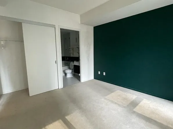 8 Charlotte St #302, Toronto, ON M5V 0K4