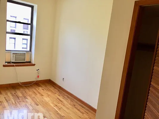 Rented by Mdrn Residential | media 10