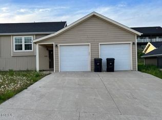 206 25th Ave NE, Watford City, ND 58854