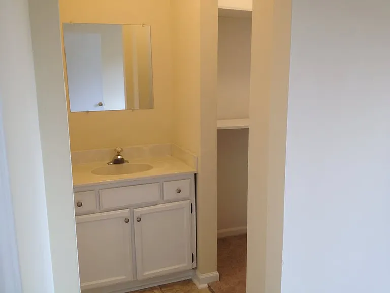211 Taylor Rd #B — Photo 8