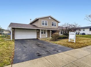 1544 Oregon Trl, Elk Grove Village, IL 60007