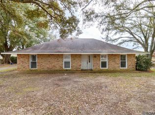 10854 Peairs Rd, Zachary, LA 70791