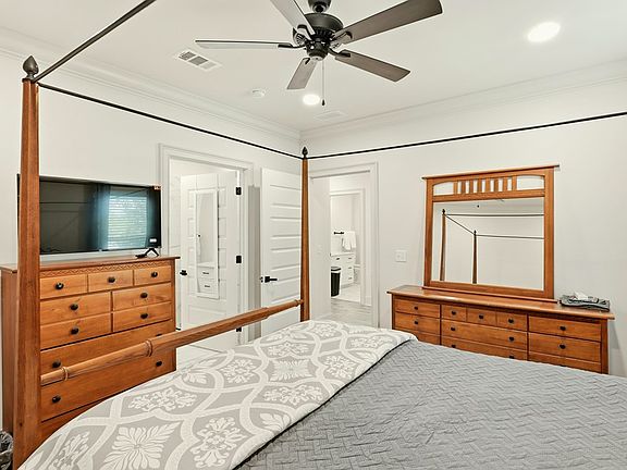 5th image of 205 S Dogwood Dr #A