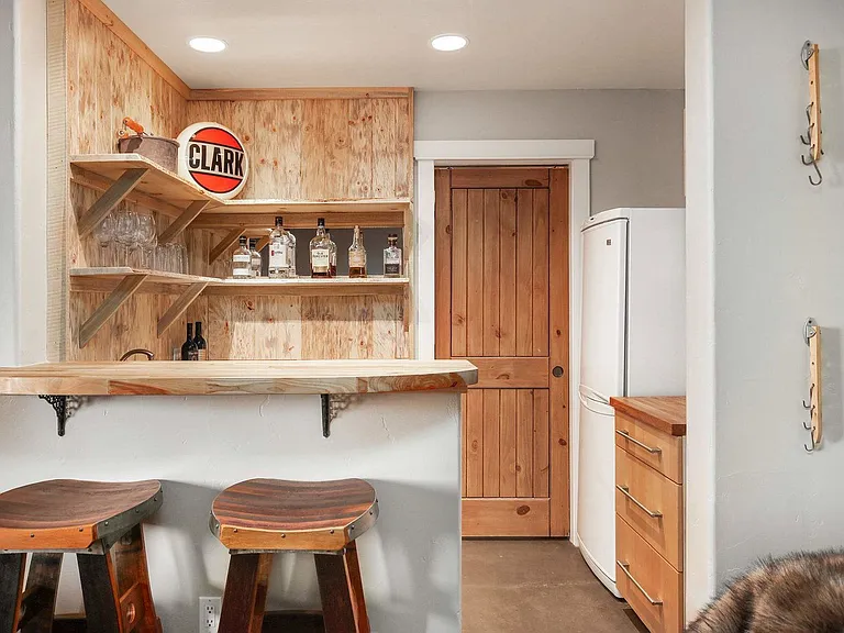 61188 Main St — Photo 11