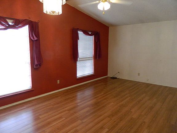 4th image of 1313 Zeneta Ave