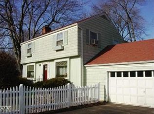 1510 Stratfield Rd, Fairfield, CT 06825