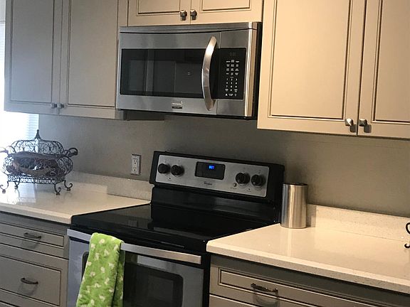 Updated kitchen cabinetry, quartz countertops