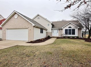 185 Chateau Ln, Dyer, IN 46311