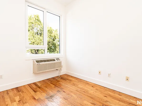 2124 Fulton Street image 10 of 15