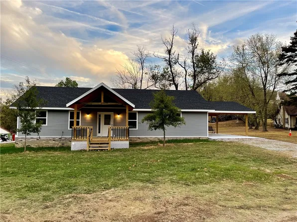 104 Dotson St, Huntsville, AR 72740
