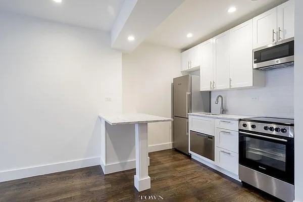 Rented by Compass | media 29