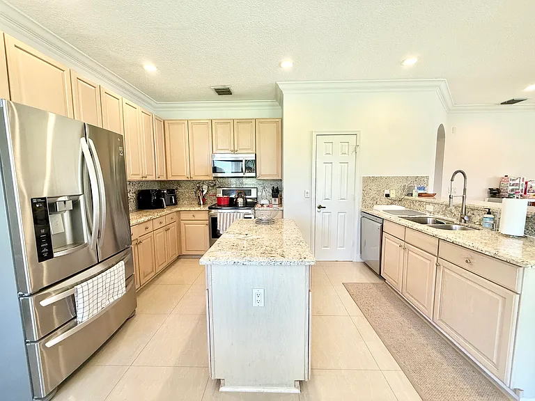 12671 Yardley Dr — Photo 18