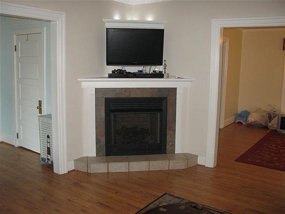 5th image of 1146 Sharon Ave