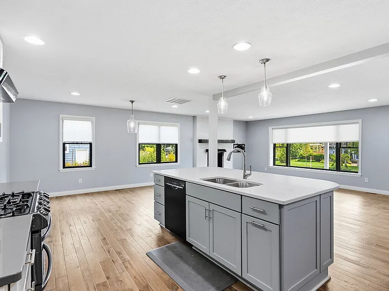 71 Forest Ave — Photo 21