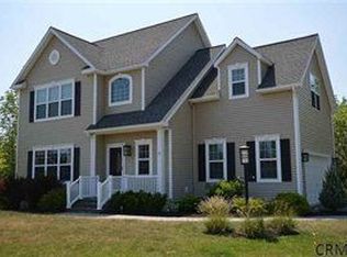 16 Moores Ct, Niskayuna, NY 12309