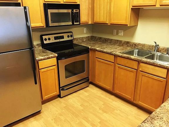 3rd image of 960 W Cherry St Unit 12
