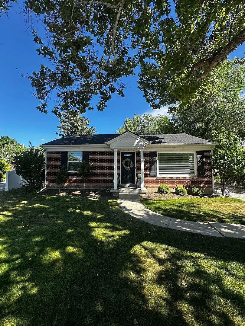 Beautiful 4 Bedroom Home in Millcreek Available Now! — Photo 1