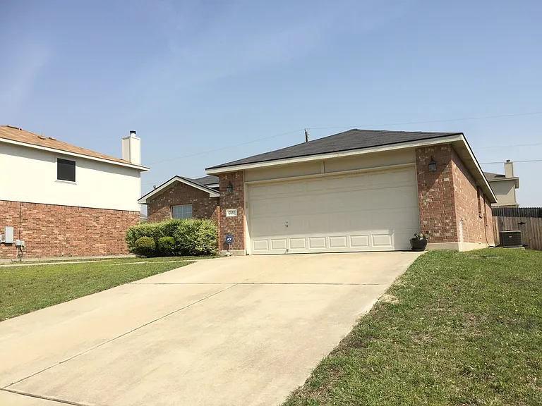 707 Bighorn Dr — Photo 2