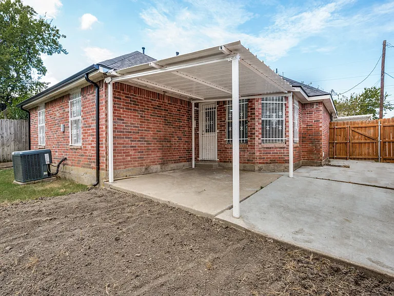 2238 Arroyo Ave — Photo 17