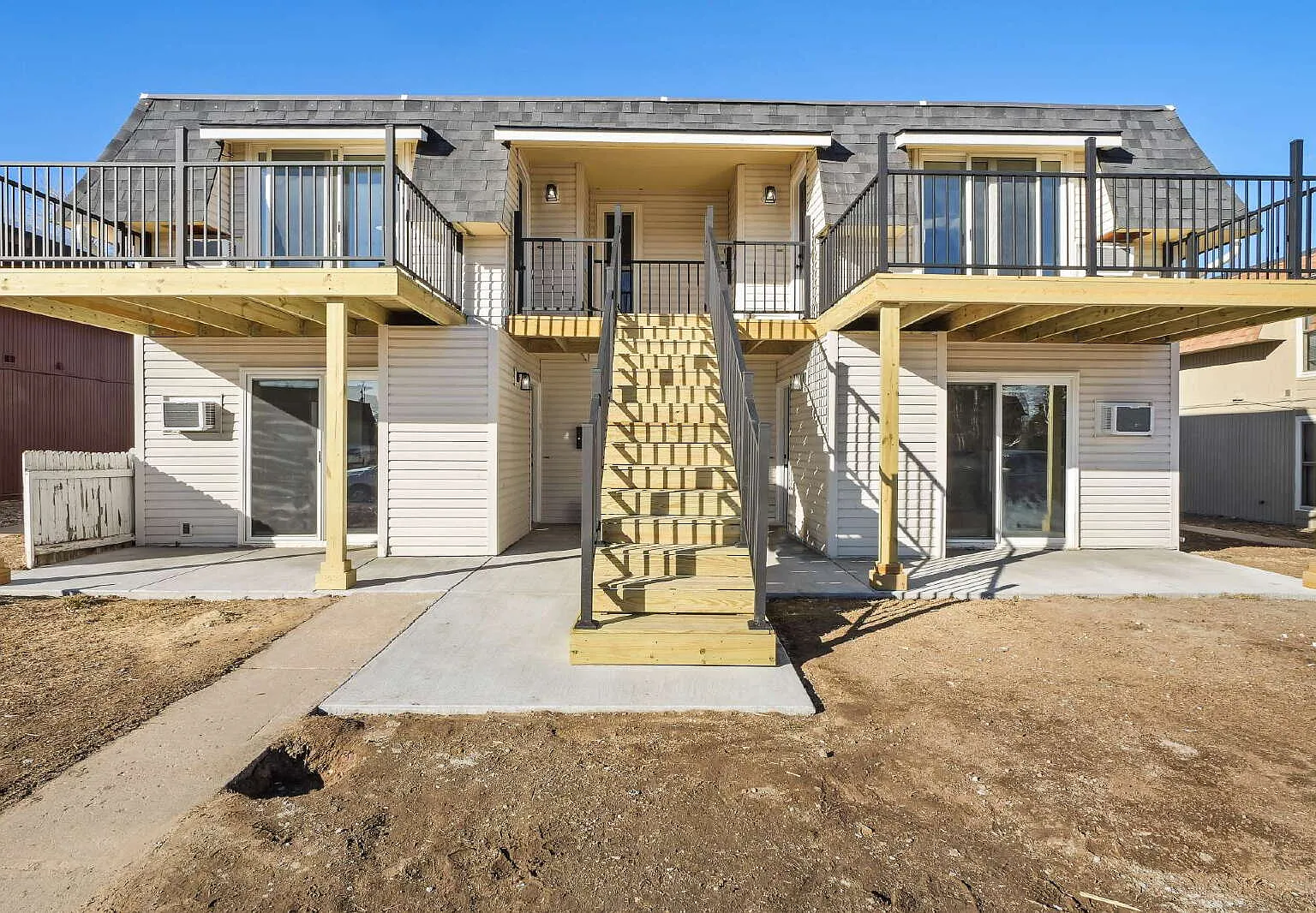 2 bed, 1.0 bath, 844 sqft, $1,450 — Photo 1