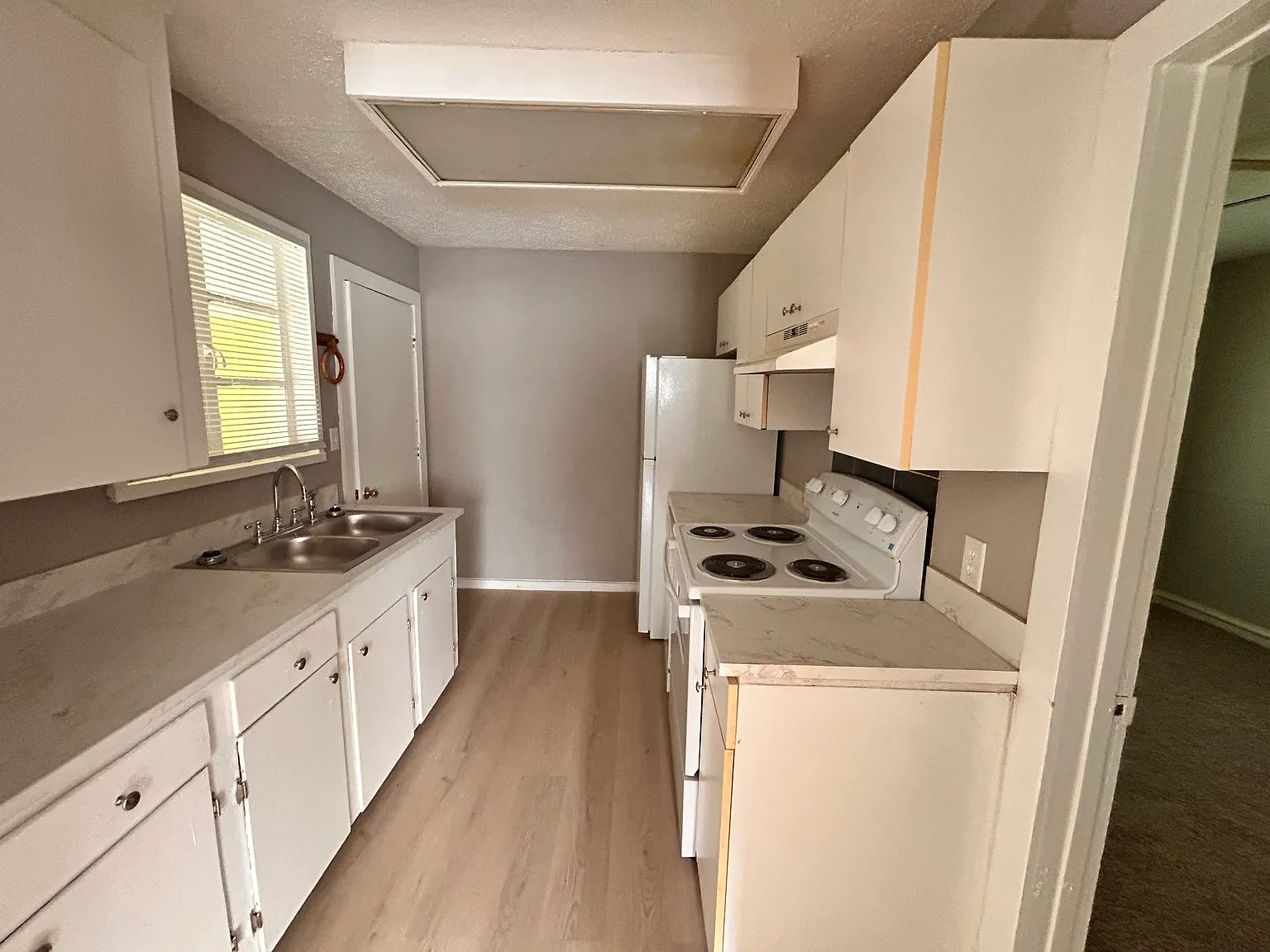 3 bed, 900 sqft, $1,150 — Photo 2