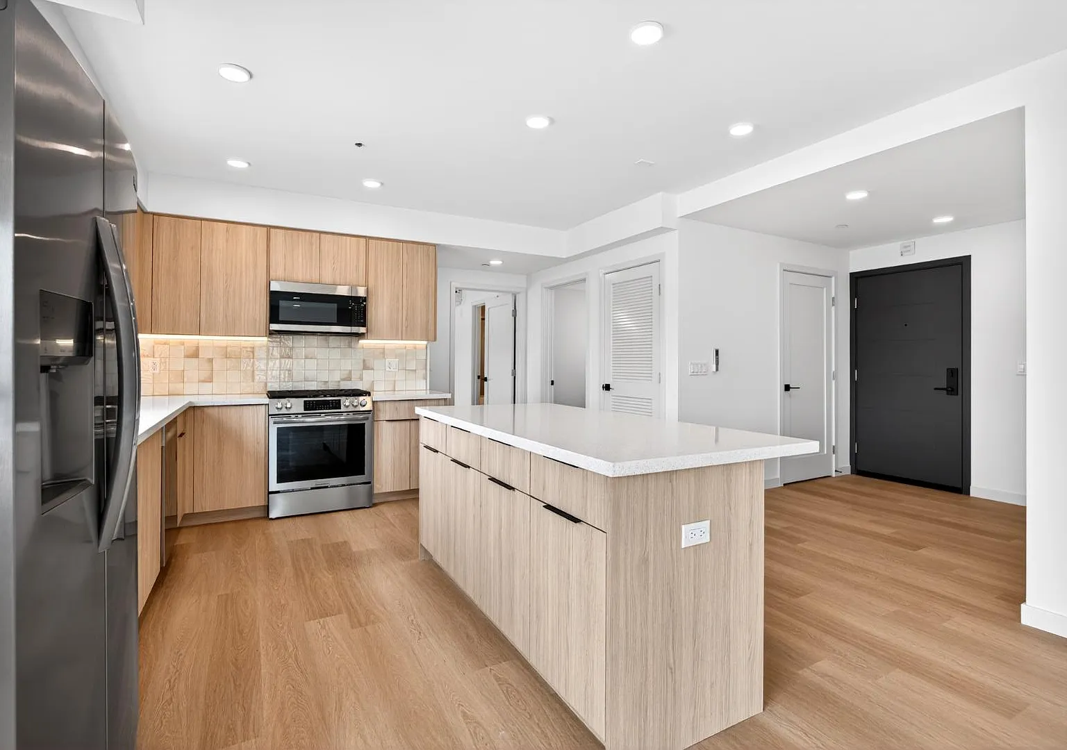 6115 Romaine St - 403 — Photo 1