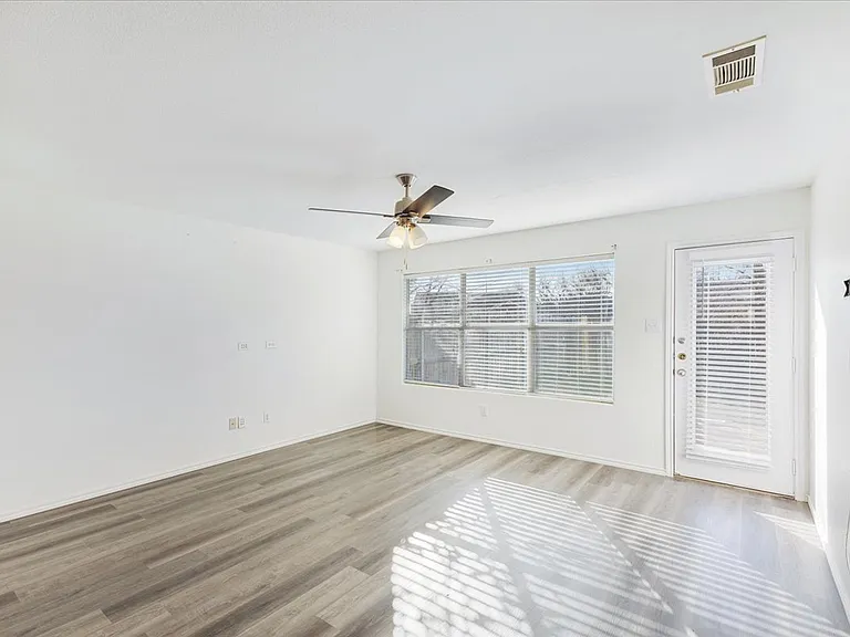 7405 Howling Coyote Ln — Photo 20