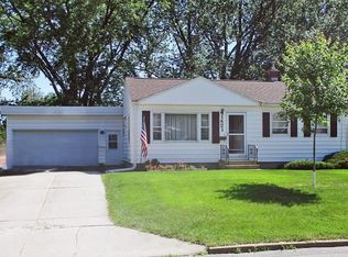 1421 Madison St, Cedar Falls, IA 50613