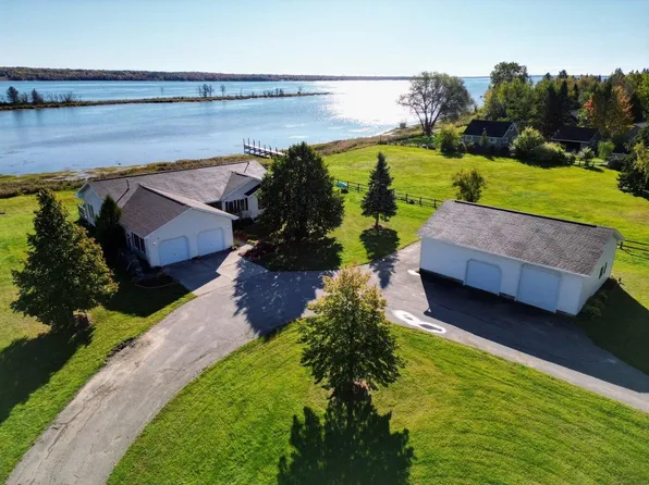 5527 Scenic Dr, Sault Sainte Marie, MI 49783