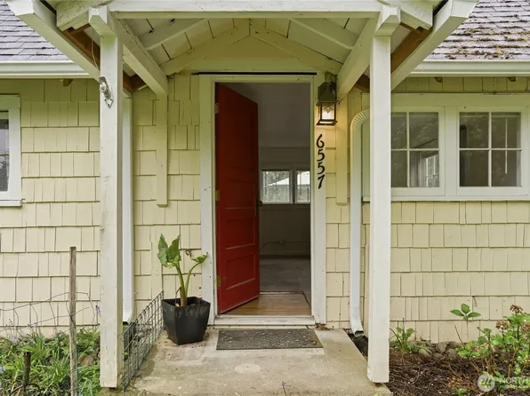 6557 Cultus Bay Road, Clinton, WA 98236