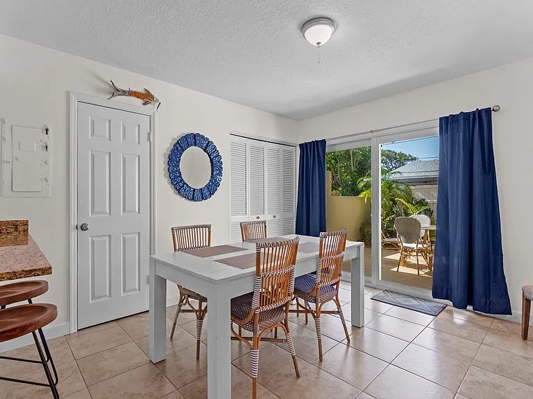 831 Camelia Ln #4 — Photo 10