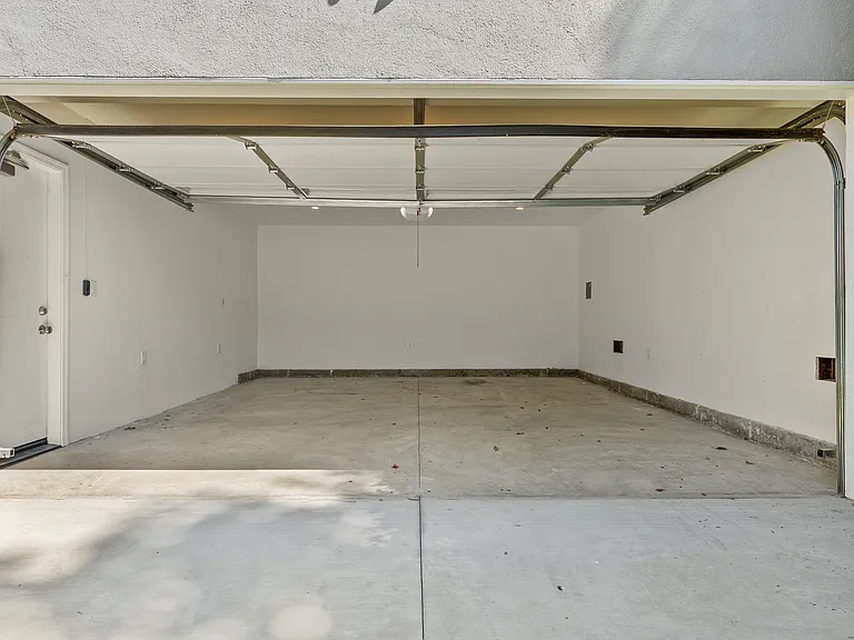 4242 Van Nuys Blvd — Photo 23