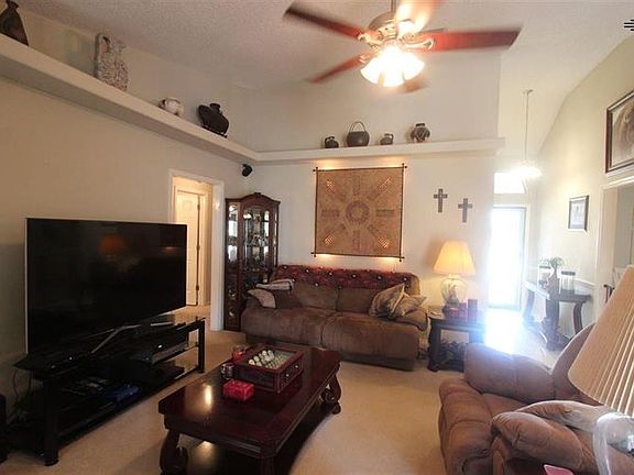 4th image of 1109 Rosewood Dr