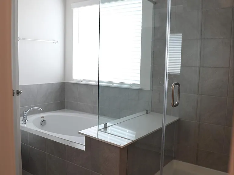 523 Ellwood Ter — Photo 8