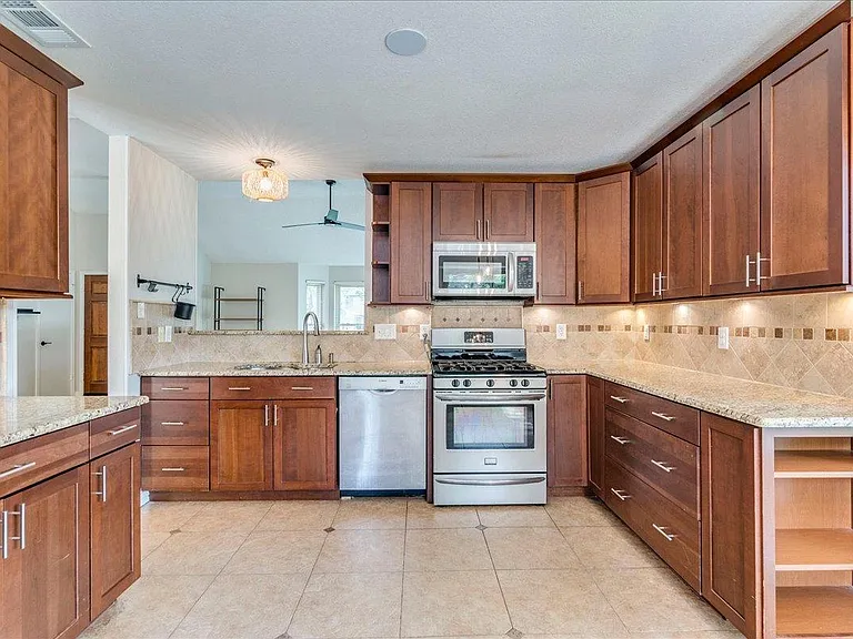 16517 Spotted Eagle Dr — Photo 2