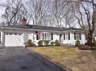 9 Marbeth Cir, Miller Place, NY 11764