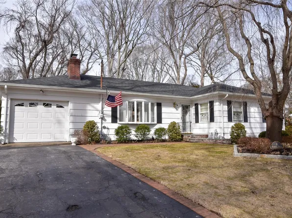 9 Marbeth Circle, Miller Place, NY 11764