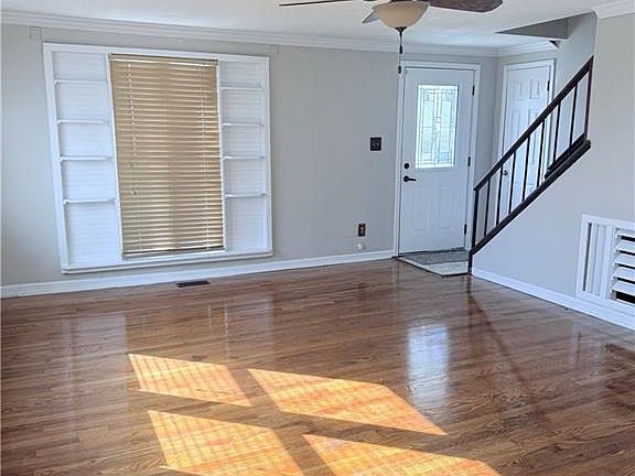 2nd image of 2401 Bittersweet Ln