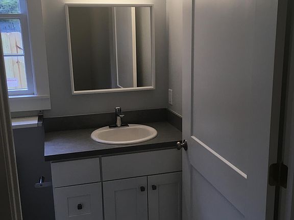4th image of 402 Wilson Ave APT 4